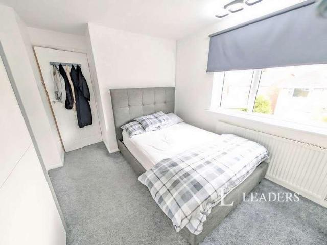 5 bed house for sale