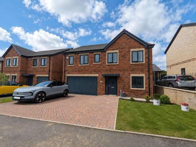 5 bed house for sale