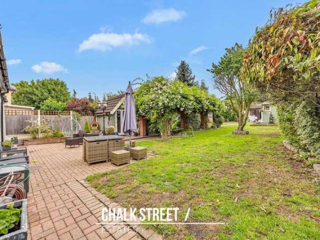 5 bed house for sale