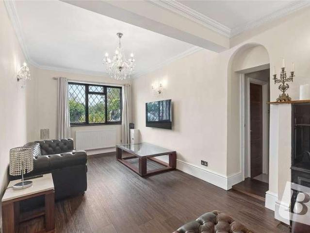 5 bed house for sale