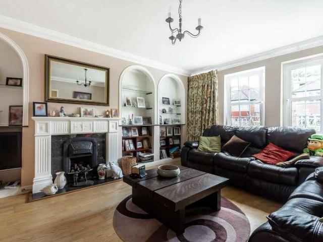 5 bed house for sale