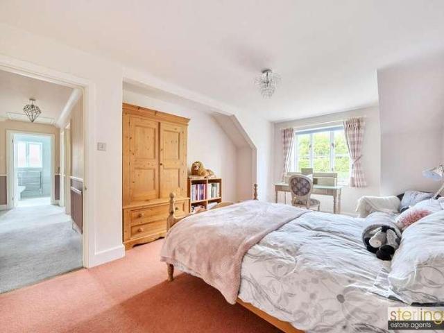 5 bed house for sale