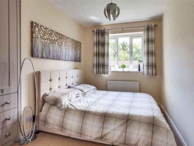 5 bed house for sale