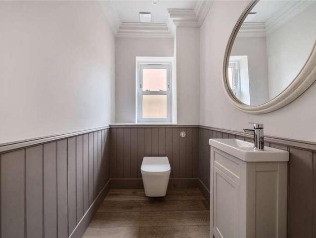 5 bed house for sale