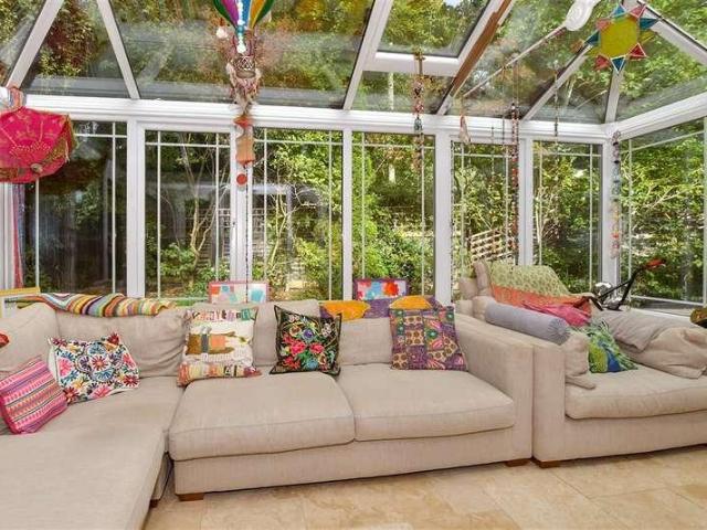 5 bed house for sale