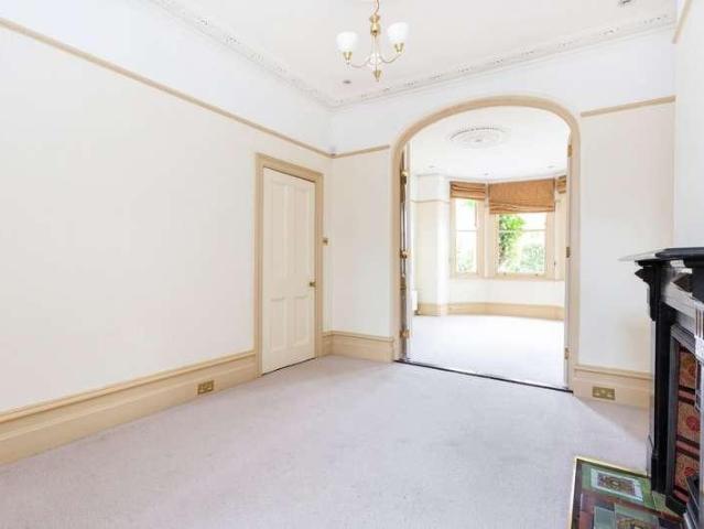 5 bed house for sale