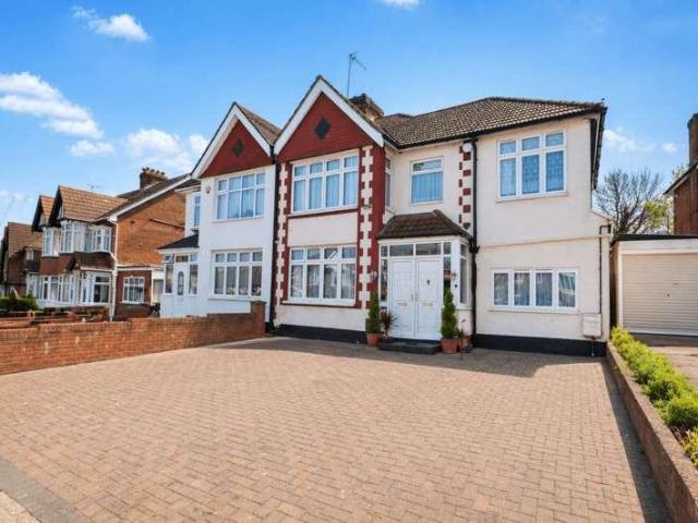 5 bed house for sale