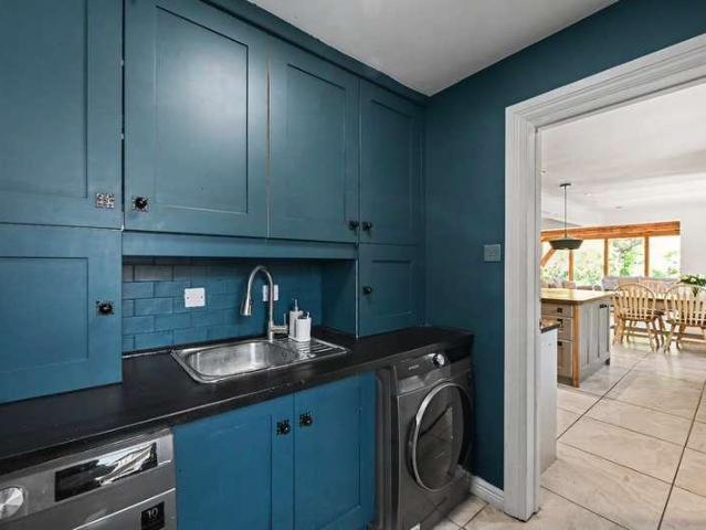 5 bed house for sale