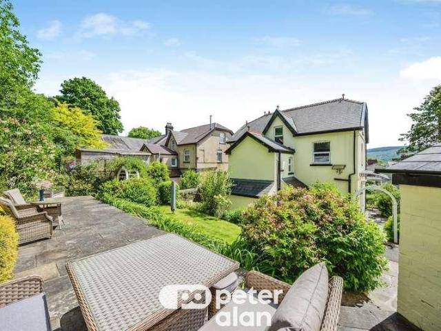 5 bed house for sale