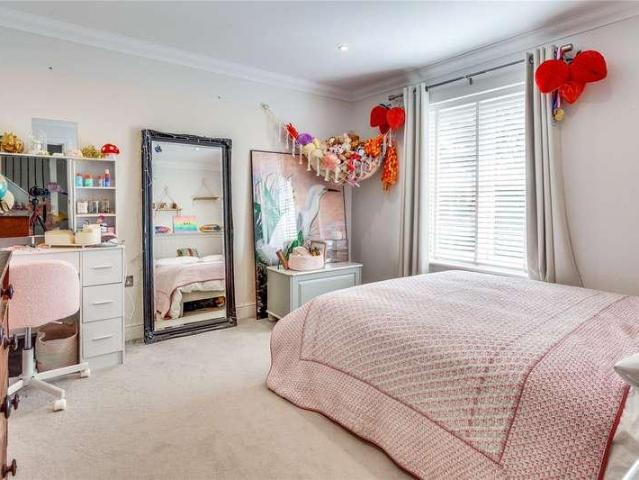 5 bed house for sale