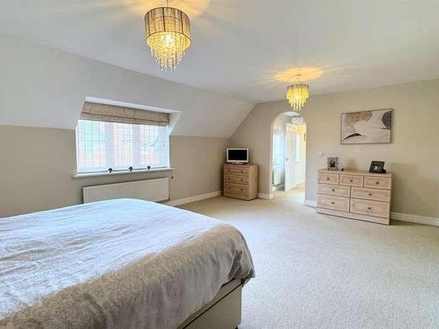 5 bed house for sale