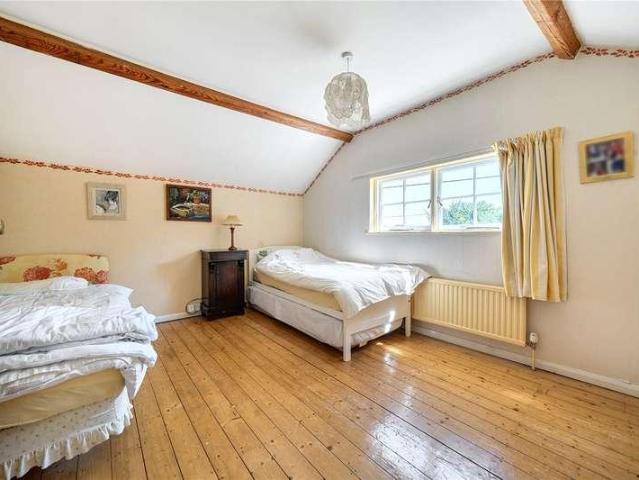5 bed house for sale