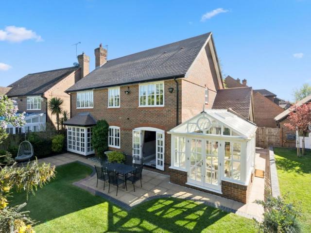 5 bed house for sale