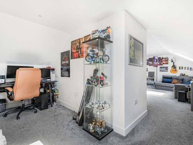 5 bed house for sale