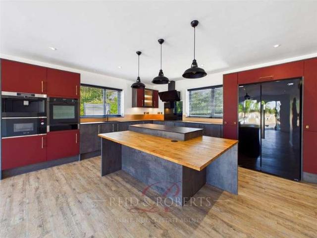 5 bed house for sale