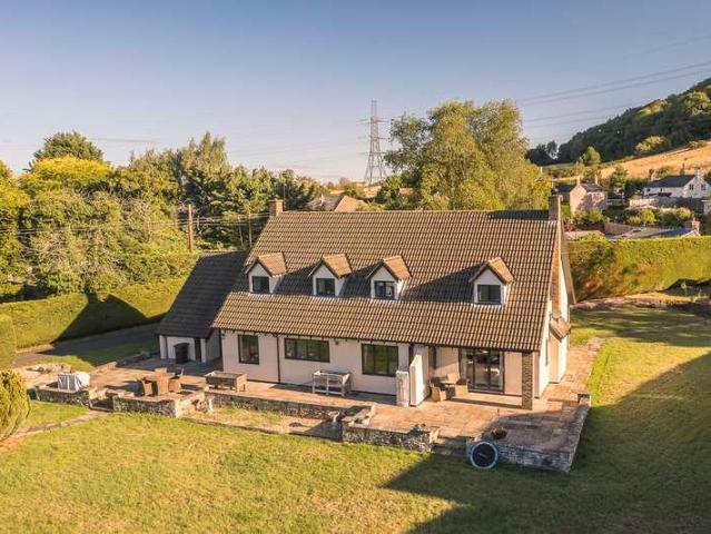 5 bed house for sale