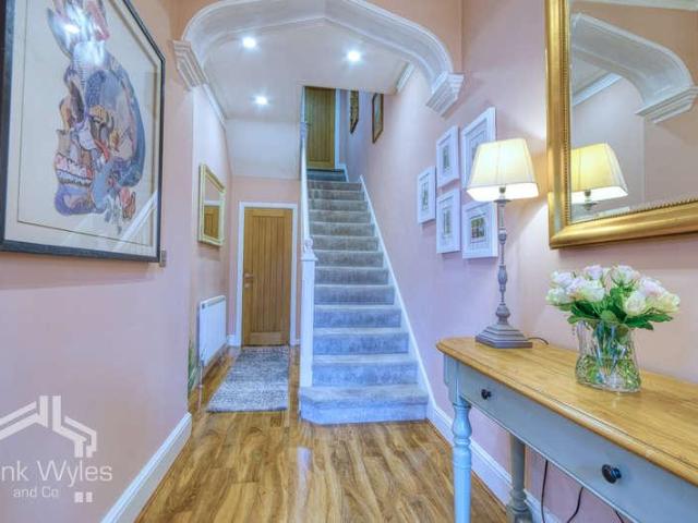 5 bed house for sale
