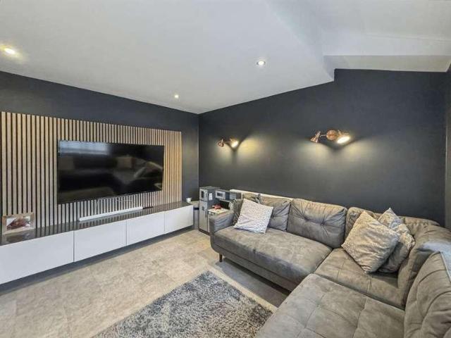 5 bed house for sale
