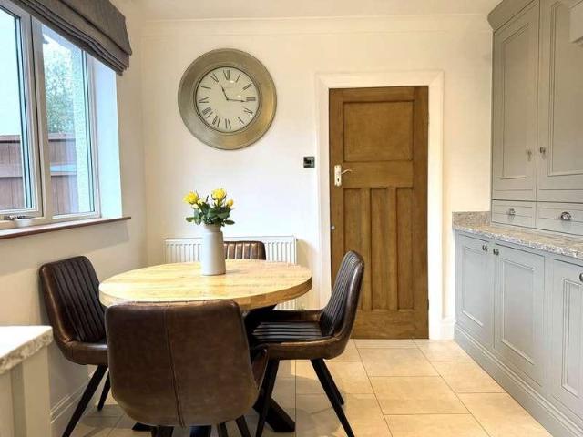 5 bed house for sale