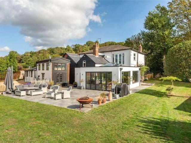 5 bed house for sale