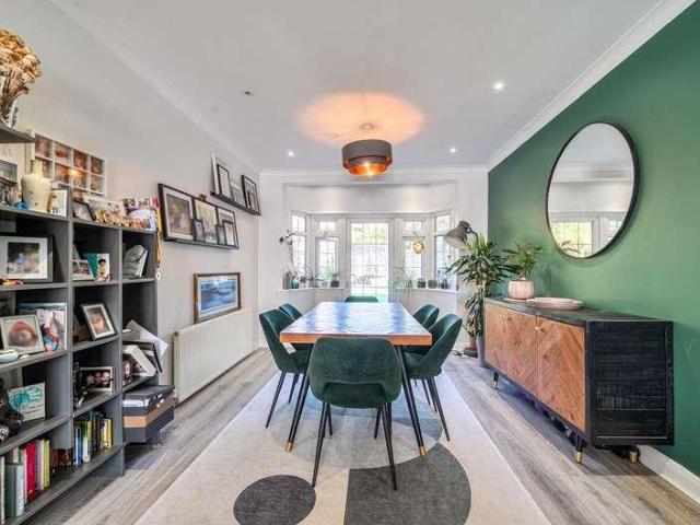 5 bed house for sale