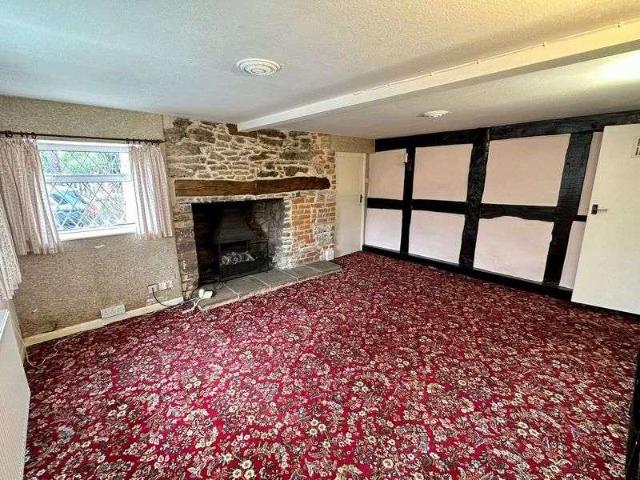 5 bed house for sale