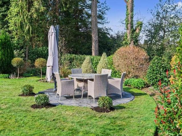 5 bed house for sale