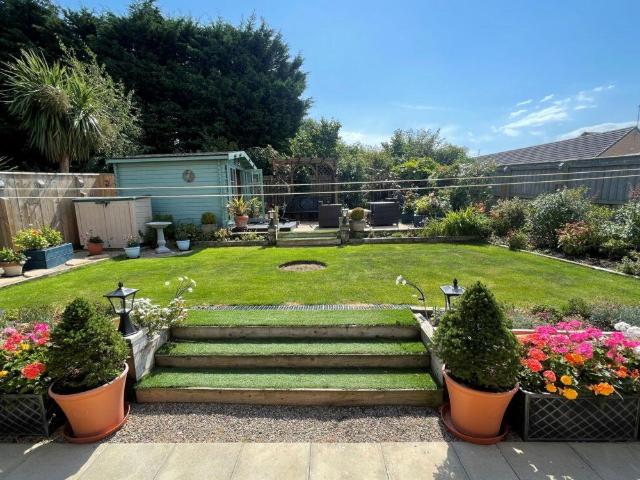 5 bed house for sale