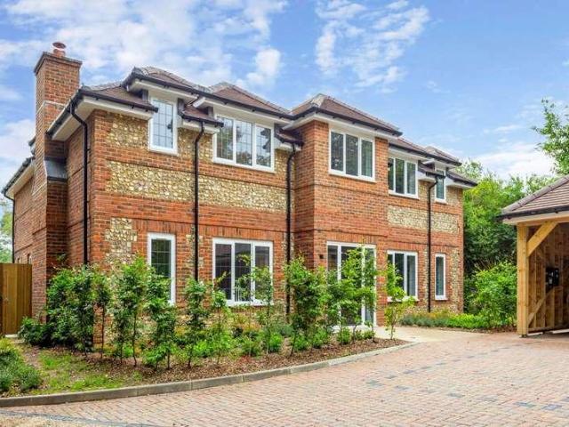 5 bed house for sale