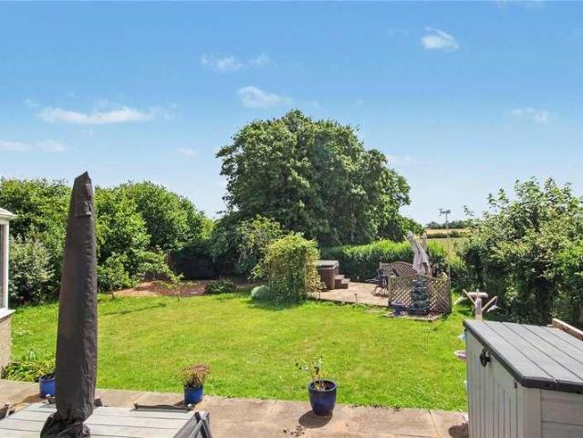 5 bed house for sale