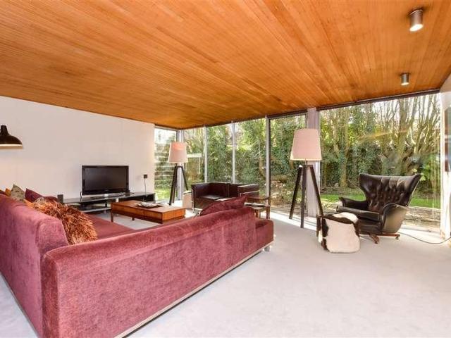 5 bed house for sale