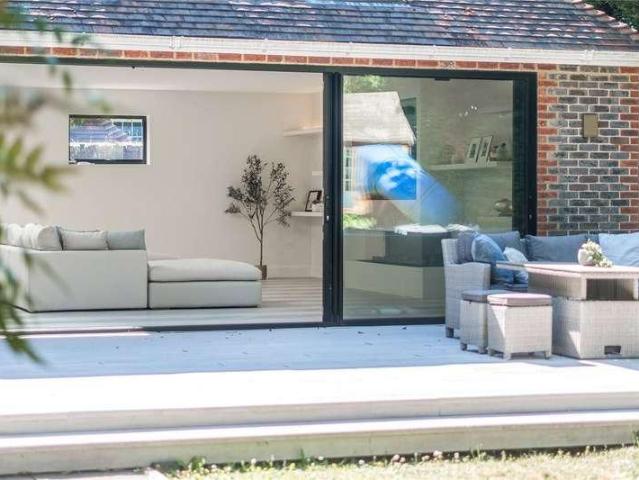 5 bed house for sale