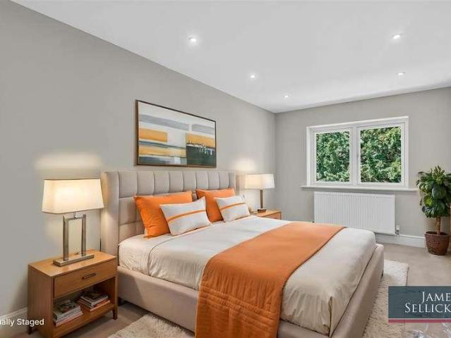 5 bed house for sale