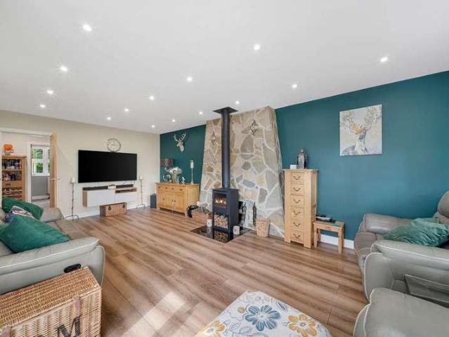 5 bed house for sale