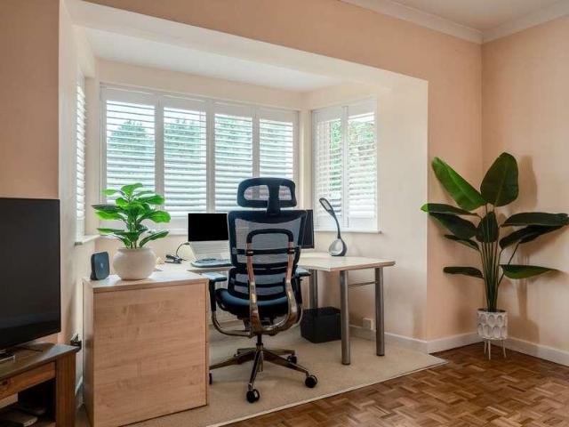 5 bed house for sale
