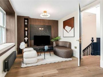 5 bed house for sale