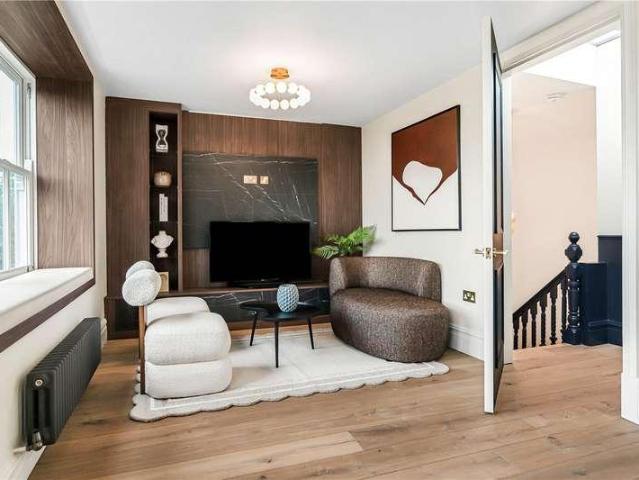 5 bed house for sale