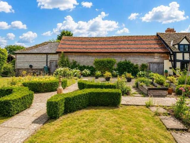 6 bed house for sale