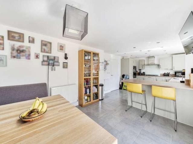 5 bed house for sale