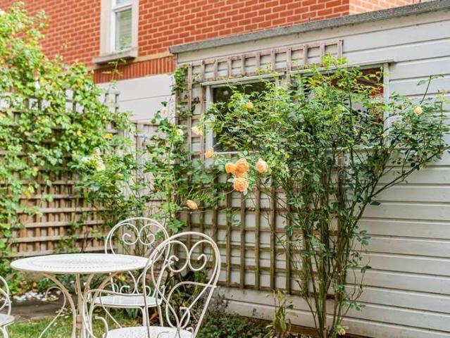 5 bed house for sale