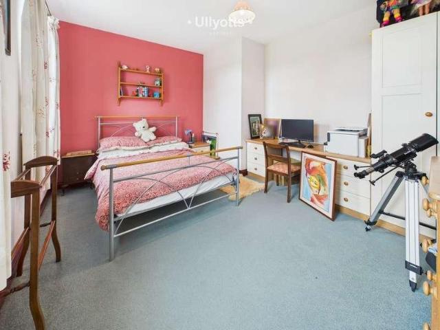 5 bed house for sale