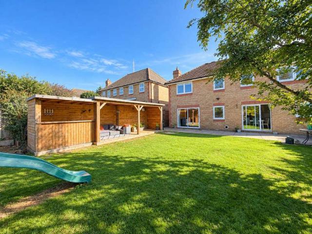 5 bed house for sale