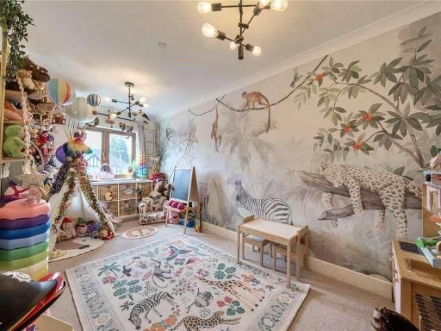 5 bed house for sale