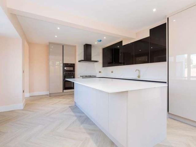 5 bed house for sale