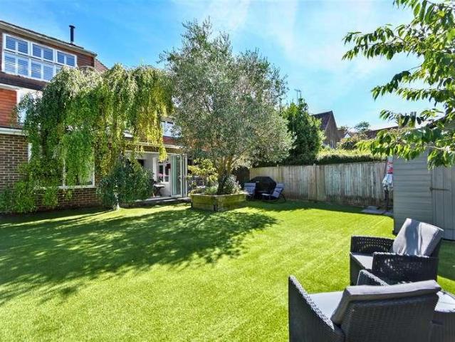 5 bed house for sale