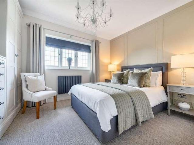 5 bed house for sale