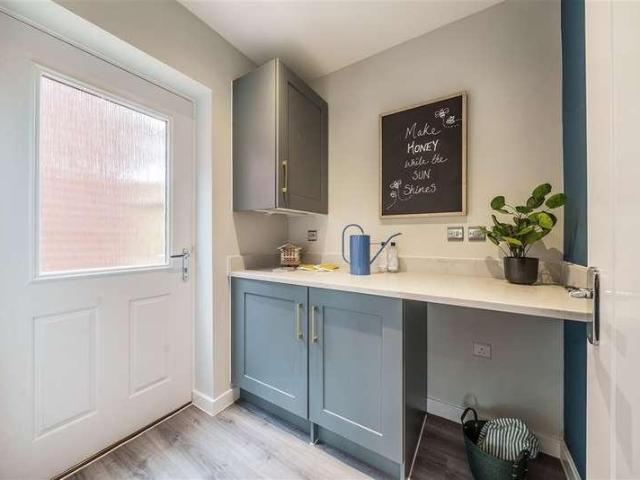 5 bed house for sale