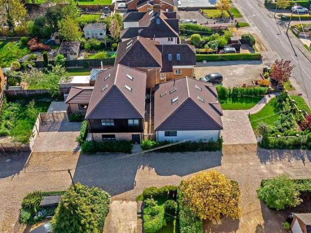 5 bed house for sale