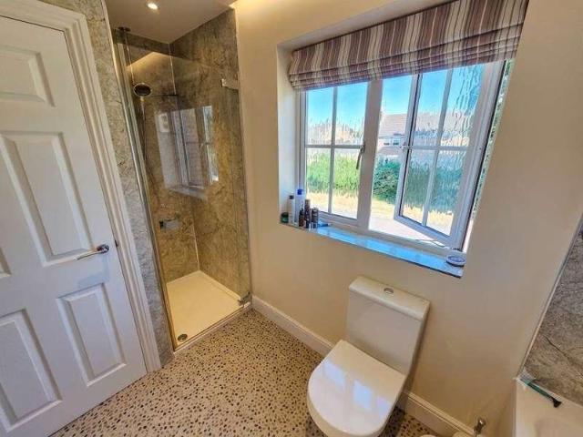 5 bed house for sale