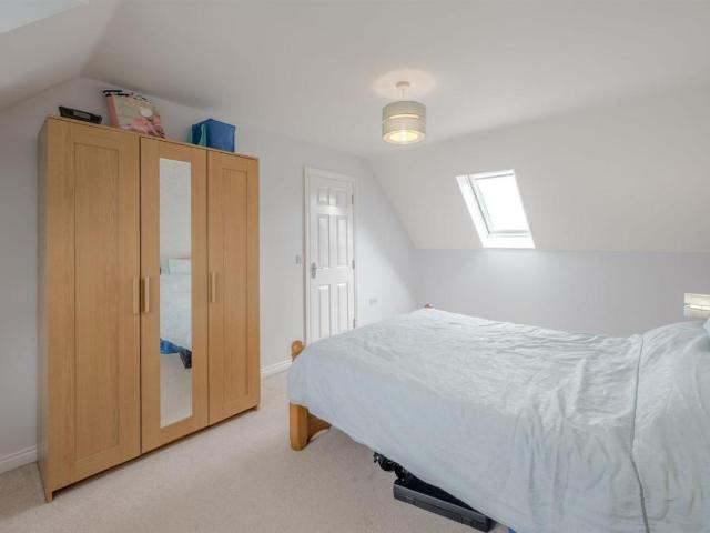 5 bed house for sale